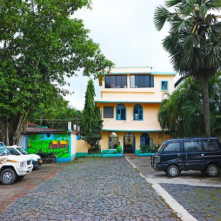 Oyo 10470 Hollywood Hotels And Resorts Kolkata Exterior photo